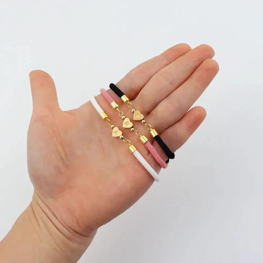 Pulsera Ajustable con Inicial en Forma de Corazón