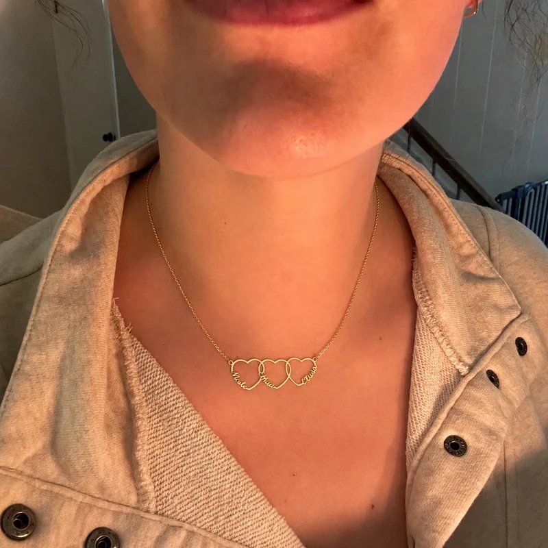 Collar de corazones con nombres