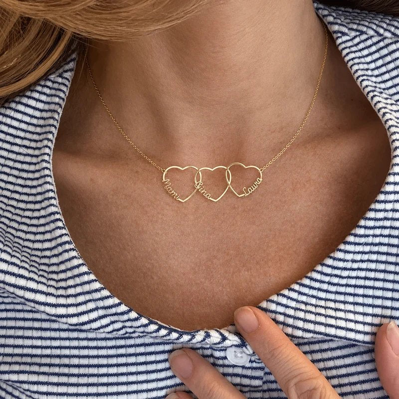 Collar de corazones con nombres