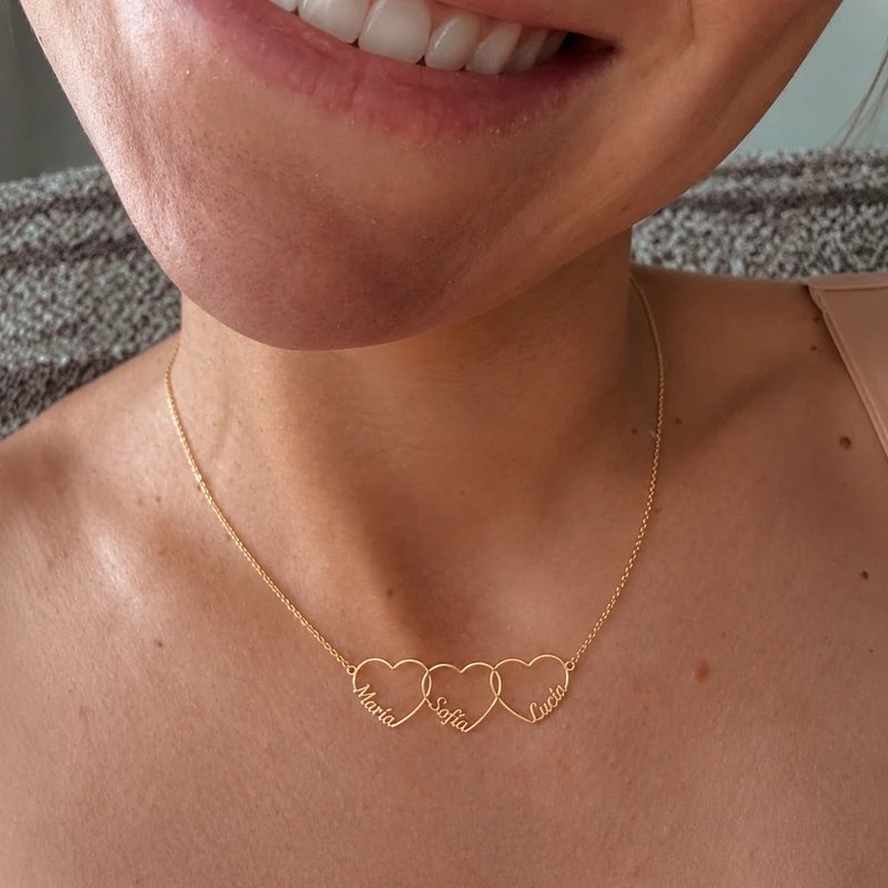Collar de corazones con nombres