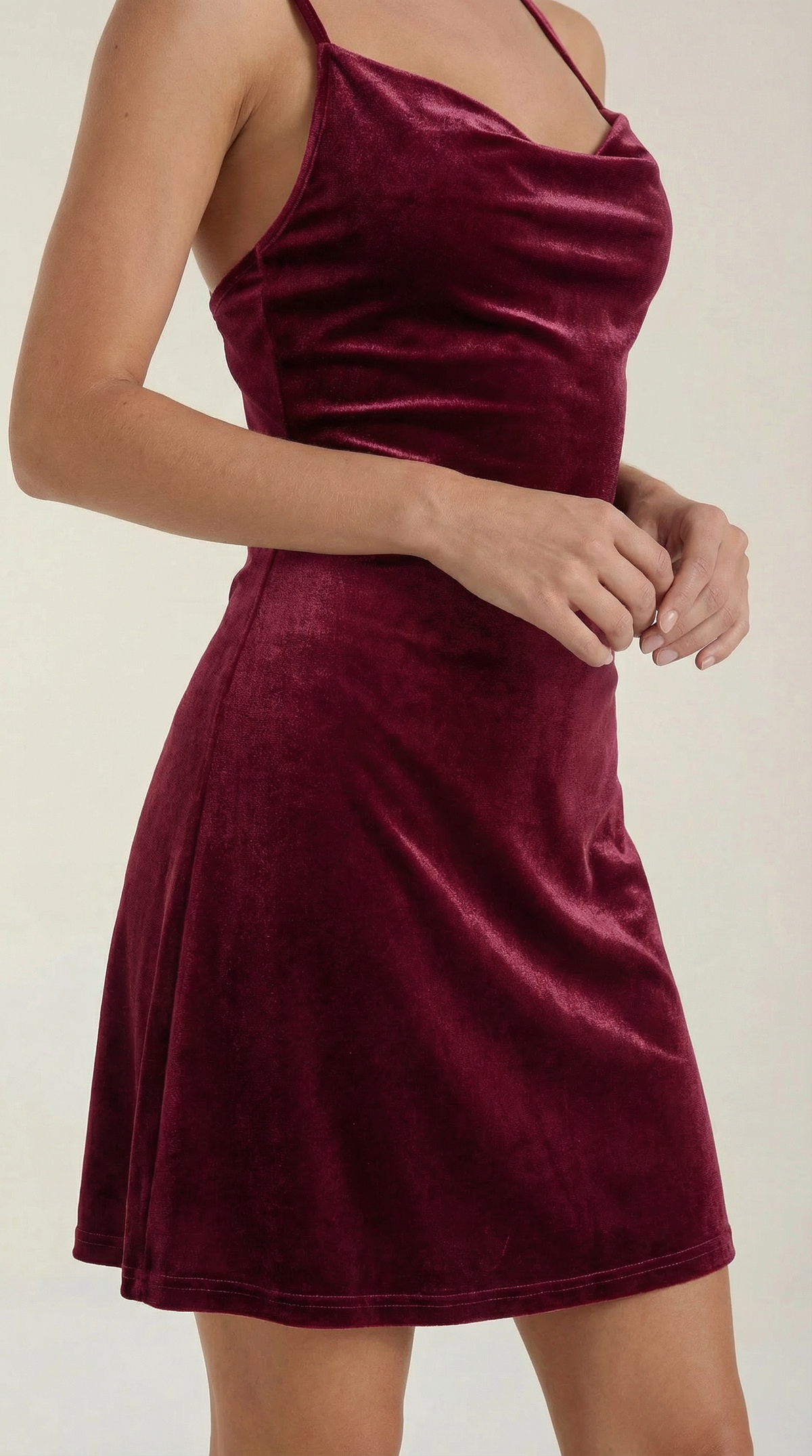 Olivia | Vestido Corto de Tirantes Verde Oliva