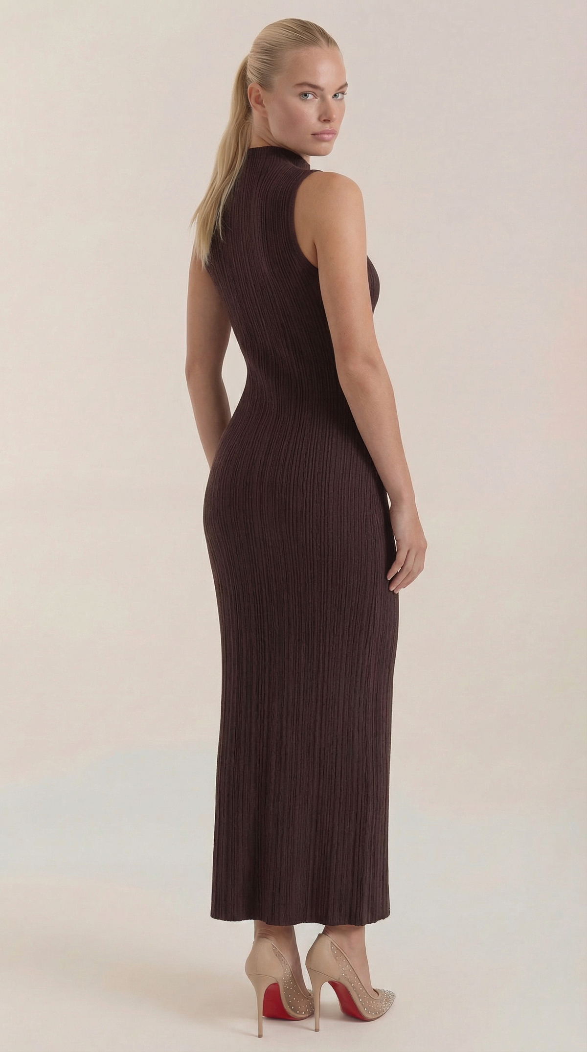 Sonia | Vestido Midi Ajustado de Cuello Alto