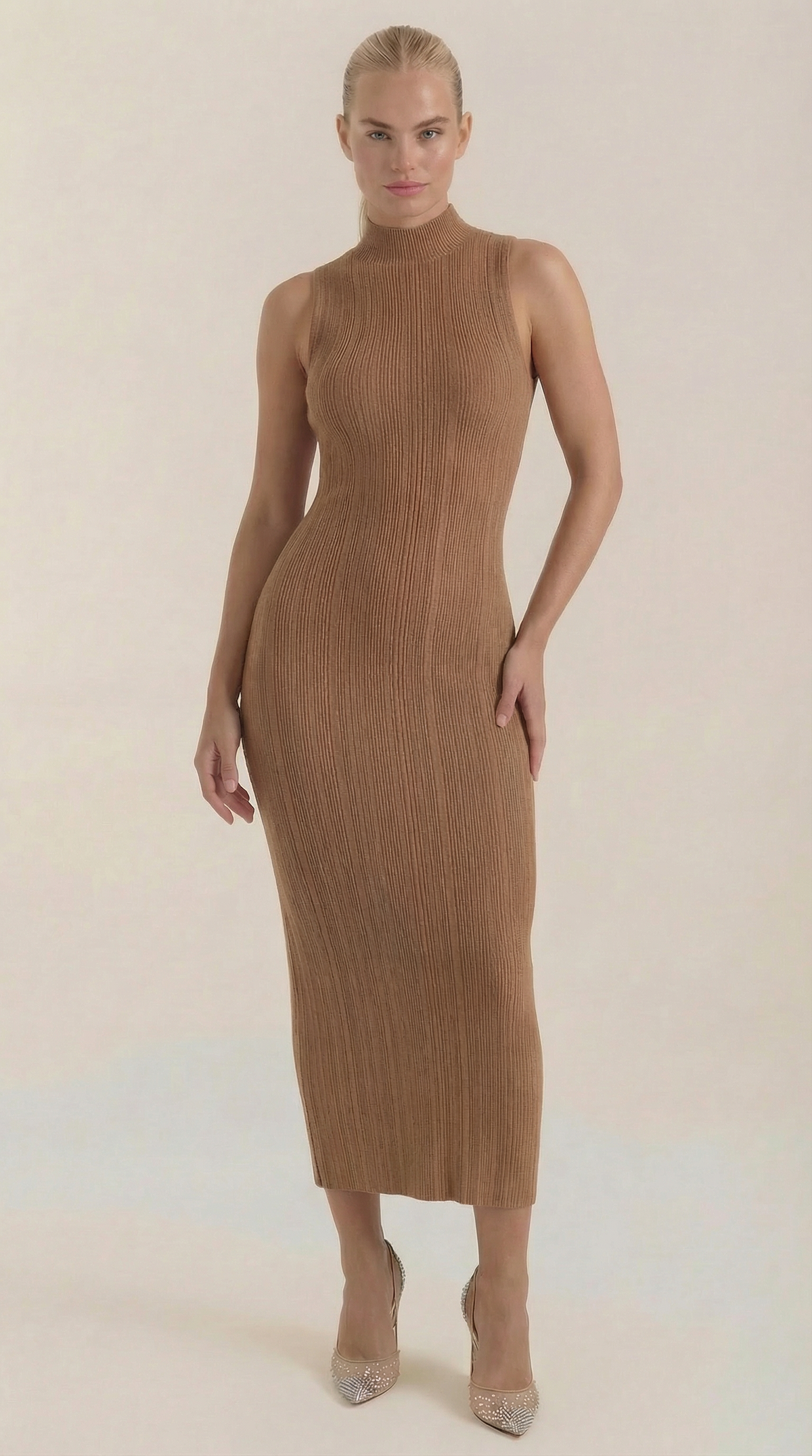 Sonia | Vestido Midi Ajustado de Cuello Alto