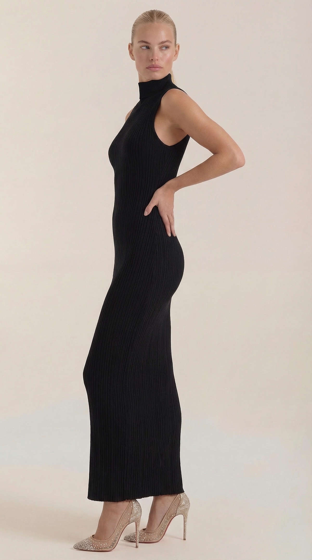 Sonia | Vestido Midi Ajustado de Cuello Alto