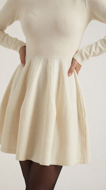 Tiffany | Vestido Corto con Mangas Largas y Pliegues