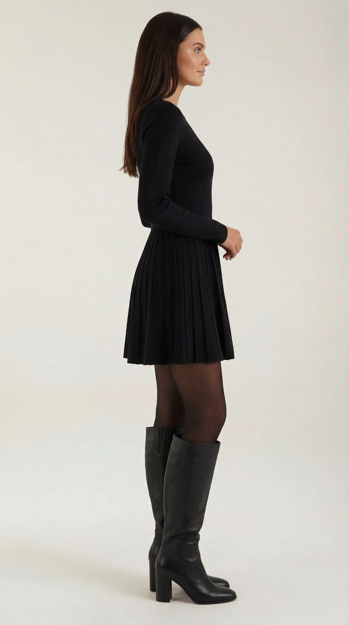 Tiffany | Vestido Corto con Mangas Largas y Pliegues