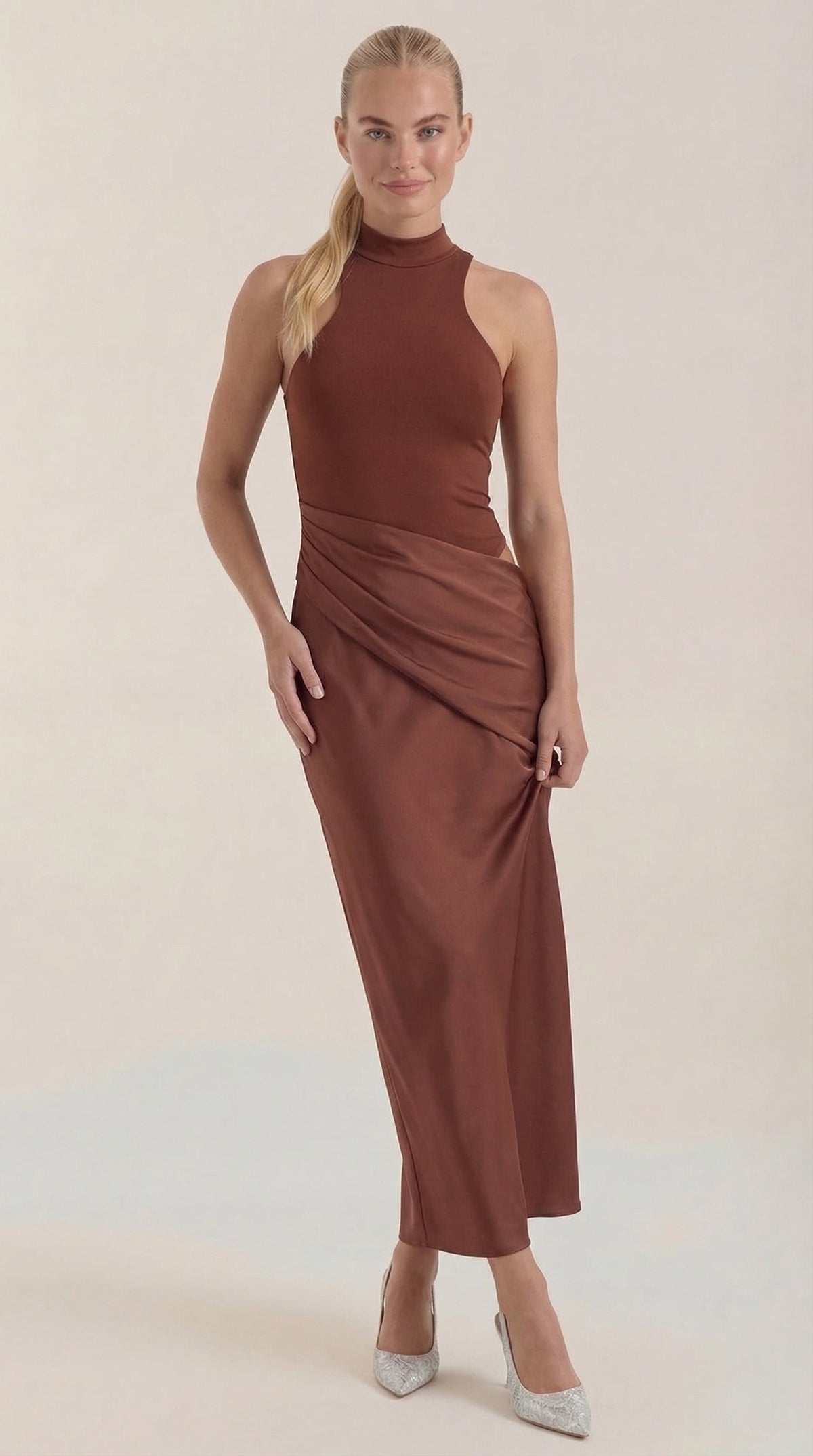 Hester | Vestido Maxi de Cuello Alto