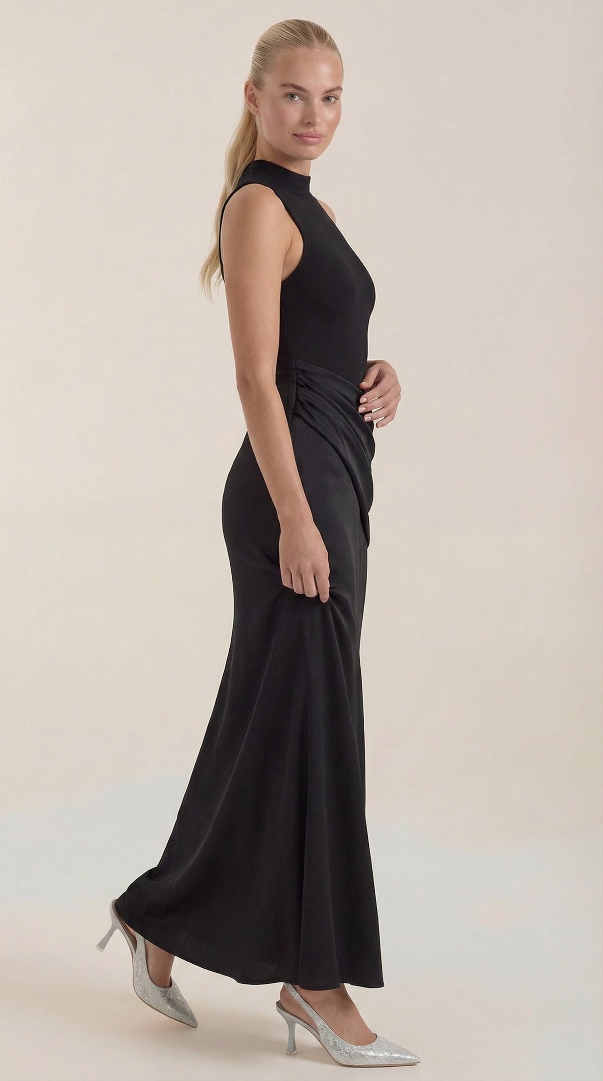 Hester | Vestido Maxi de Cuello Alto