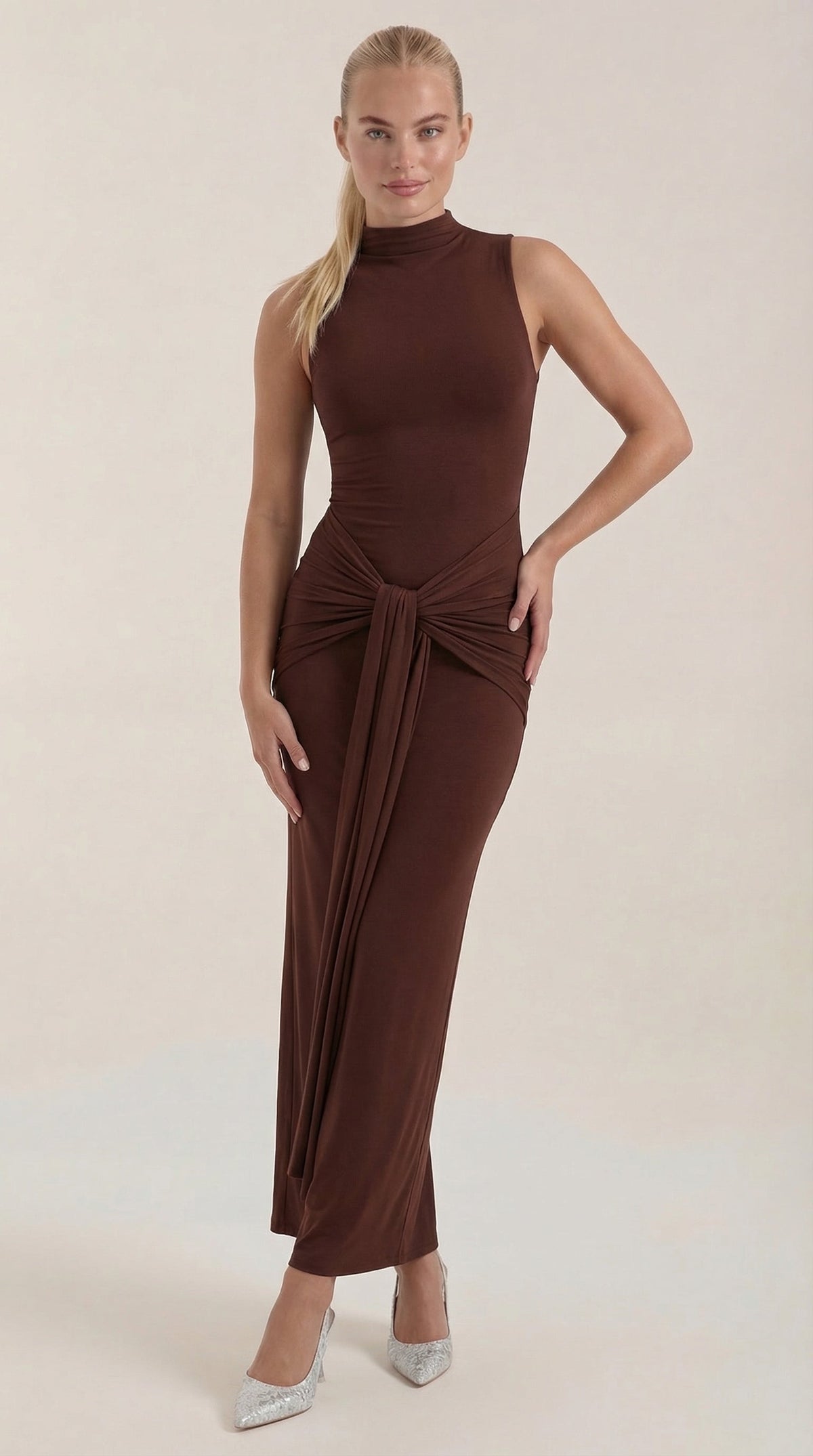 Hester | Vestido Maxi de Cuello Alto